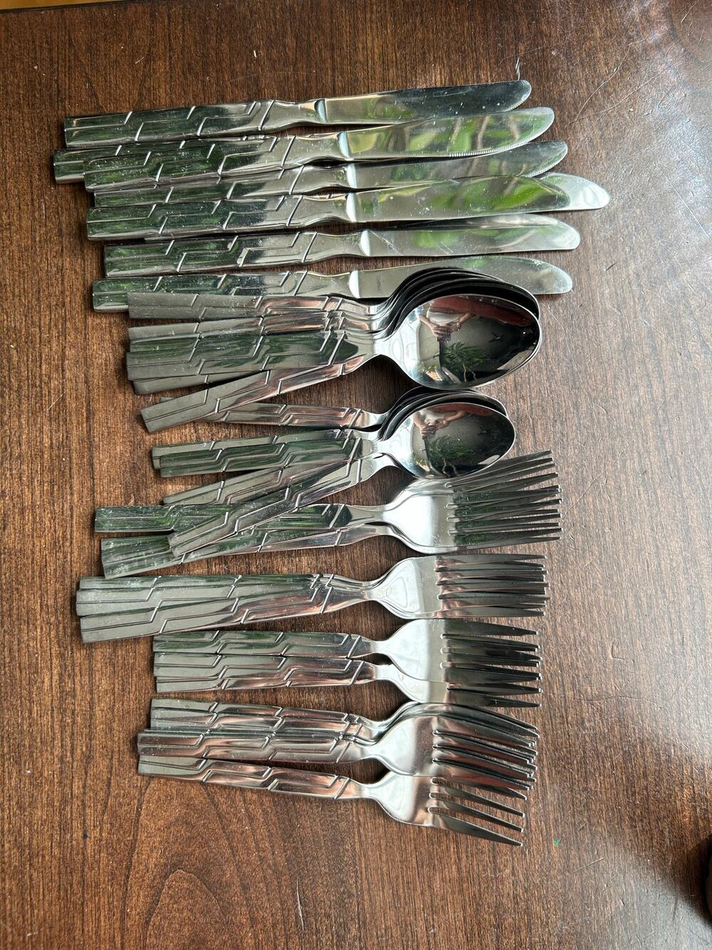 38 piece set Farberware Crossway Stainless Silverware Flatware Zigzag Handle